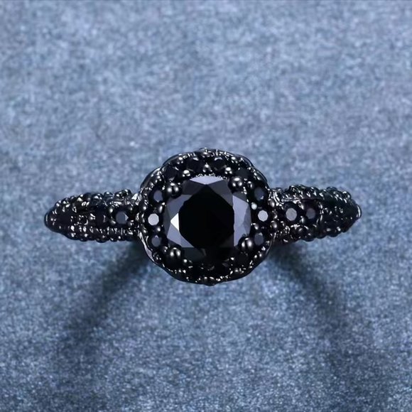 Large Black Faceted Stone, Ring Pave' Black Stones on Band and Around Main Stone - Picture 2 of 2